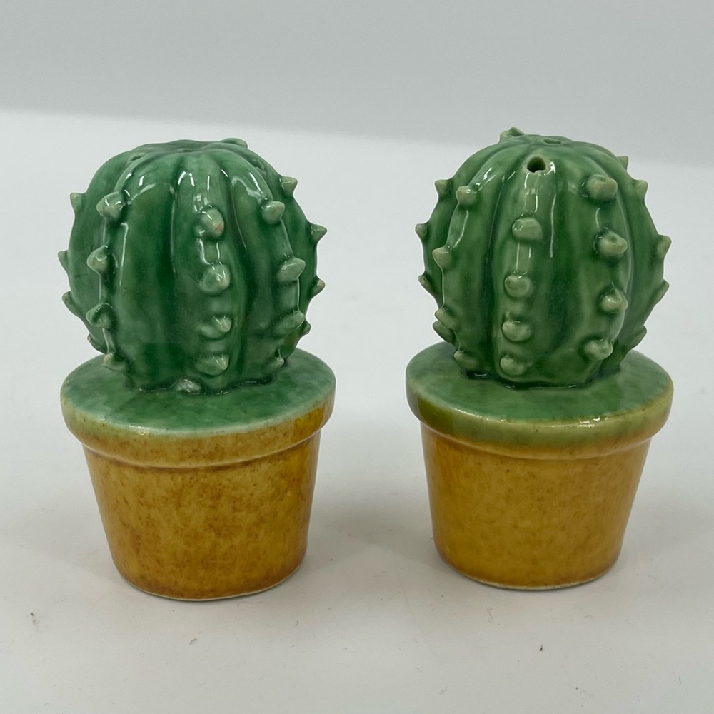 Cactus in Pots Salt and Pepper Shakers Set Vintage 1950's No Stoppers 2.75” - Picture 2 of 7